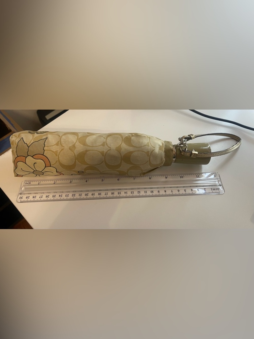 Floral Print Coach Umbrella with storage sleeve - Picture 10 of 10